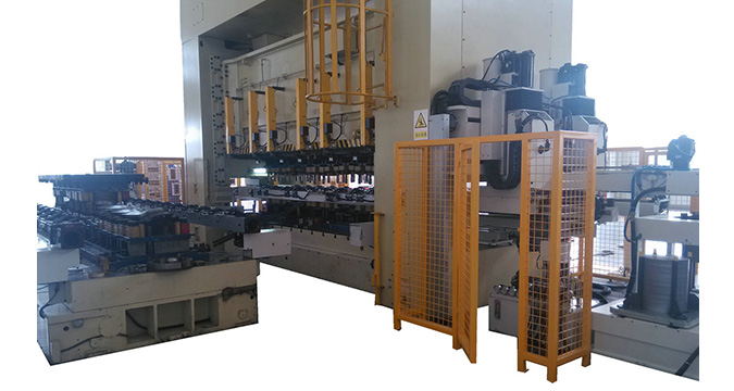 沖壓機械手和人工沖壓的應用優勢比較