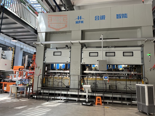 沖床三次元機械手：特性概述與行業應用介紹