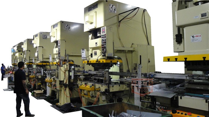 連桿式多工位機械手如何聯(lián)動多臺沖床實現(xiàn)多工序沖壓生產(chǎn)？